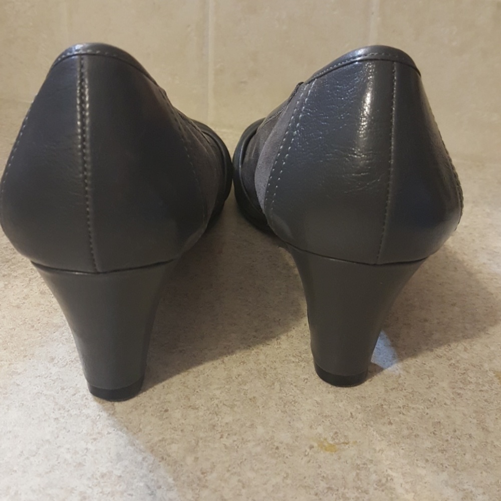 Shoes - Picture 2 of 4